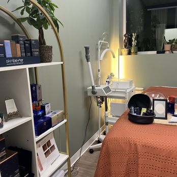 Aesthetics With E - Estheticians Near Me - Minneapolis, Minnesota