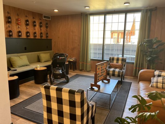 LOGE Leavenworth Downtown by null