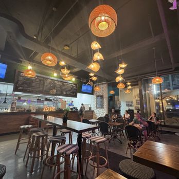 Big Island Burger - Dining area - Burgers Near Me - Urban Honolulu, Hawaii