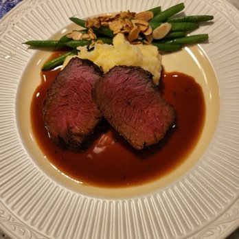 Naples Catering By Chef David Hill - Beef tenderloin with Kahula green beans and Gouda mashed potatoes. - Caterers Near Me - Naples, Florida Naples Catering By Chef David Hill - Beef tenderloin with Kahula green beans and Gouda mashed potatoes. - Caterers Near Me - Naples, Florida