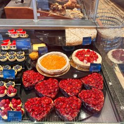 Lindner - Heart-shaped pastries on Valentine's Day - Lindner