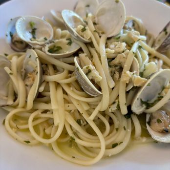 Bacaro Primo - Linguine and clams - Italian Near Me - Kansas City, Missouri Bacaro Primo - Linguine and clams - Italian Near Me - Kansas City, Missouri