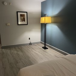 BLVD Hotel & Studios - The "separate seating area" I turned on the line random lamp so the picture would come out