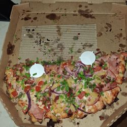 Half eaten Maui Zowie Hawaiian Pizza.
