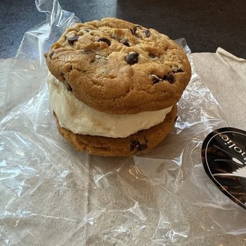Cinnaholic - Ice cream sandwich - Bakeries Near Me - Stafford, Virginia