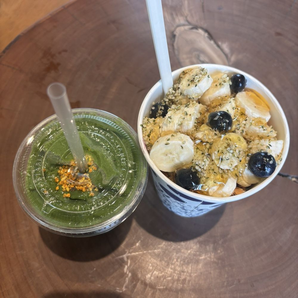Backyard Bowls - Supergreen Smoothie (7.5/10) and power bowl (10/10) - Juice Bars & Smoothies Near Me - Santa Barbara, California Backyard Bowls - Supergreen Smoothie (7.5/10) and power bowl (10/10) - Juice Bars & Smoothies Near Me - Santa Barbara, California