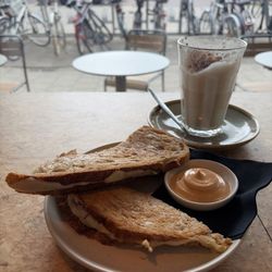 IJsland - Mexican melt and chai latte