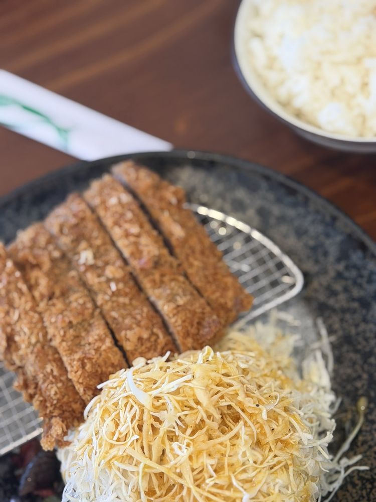 Social spots from EE NAMI Tonkatsu Izakaya