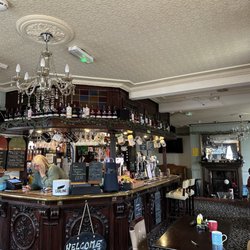 Albert Inn - Beautiful bar at the Albert Inn