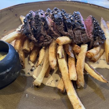 Aboyer - Steak frites au poivre. - French Near Me - Winnetka, Illinois