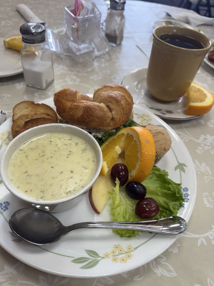 Victorian Lady Tea Room Logo