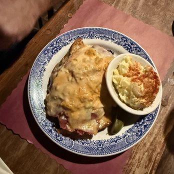 Dobbin House Tavern - Ruben sandwich - Bars Near Me - Gettysburg, Pennsylvania