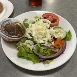 Elizabeth's Italian Restaurant & Pizzeria - Small side salad