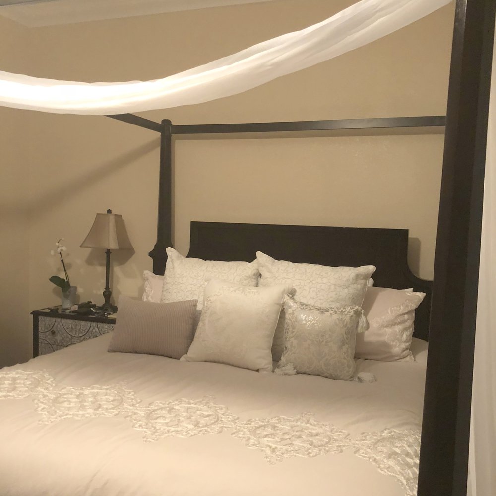 The Hope Inn - Beautiful Bed - Hotels Near Me - Redding, California The Hope Inn - Beautiful Bed - Hotels Near Me - Redding, California