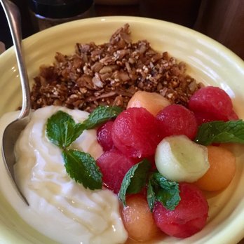 Felix For Goodness - Granola with yogurt and fruit - Cafes Near Me - Brisbane, QLD