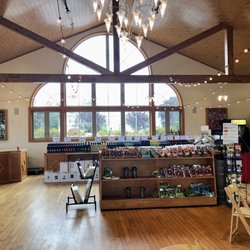 Duck Walk Vineyards - Inside the tasting room