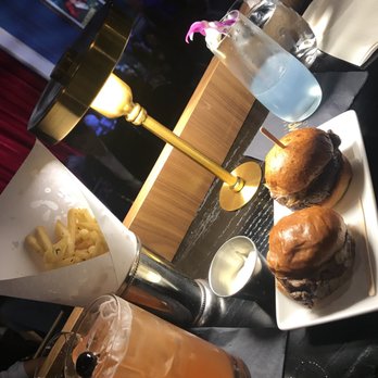 Chicago Magic Lounge - Magicians Near Me - Chicago, Illinois Chicago Magic Lounge - Magicians Near Me - Chicago, Illinois