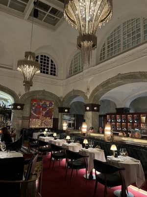Bank Hotel by null