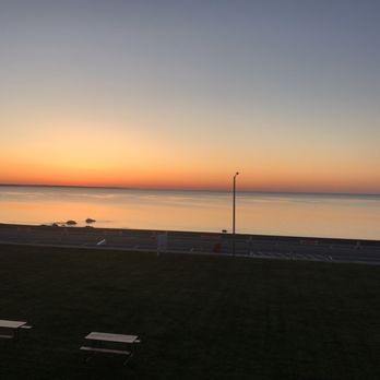 Atlantic House - Sunrise View of Narragansett Bay from your room.  What a way to wake up! - Hotels Near Me - Narragansett, Rhode Island
