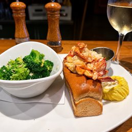 Maine Lobster Roll Maine Lobster Roll
