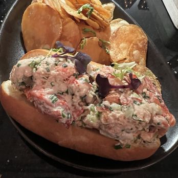Map Room Tea Lounge - Lobster roll - Lounges Near Me - Boston, Massachusetts