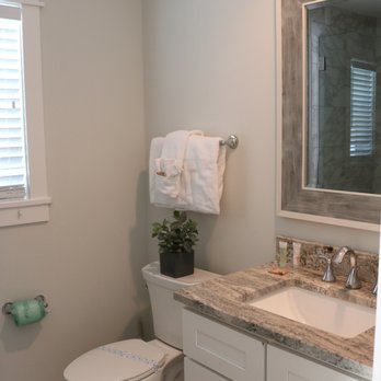 Pineapple Cottage - Bathrooms very clean. - Vacation Rentals Near Me - Anna Maria, Florida