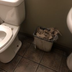 Pho Anh Sang - Bathroom leaves something to be desired for cleanliness