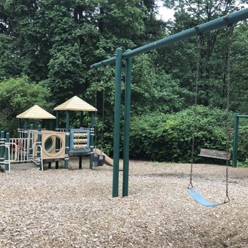Sahallie Illahee Park - Play area 1 of Sahallie Illahee at Horton Rd. Good for younger kids (5 and under depending on skill). - Parks Near Me - West Linn, Oregon
