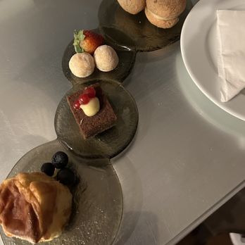 Intercontinental Porto - Palacio das Cardosas - Desserts in room - Hotels Near Me - Porto, 13