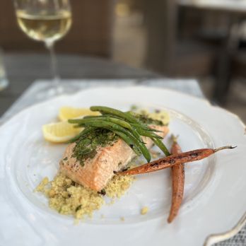 The Charleston Draper - Salmon with carrots and under flavored couscous - New American Near Me - Draper, Utah The Charleston Draper - Salmon with carrots and under flavored couscous - New American Near Me - Draper, Utah