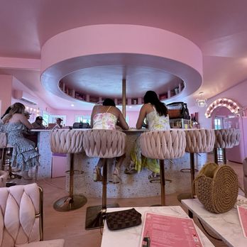 Brooke’s Bubble Bar - Champagne Bars Near Me - Fredericksburg, Texas