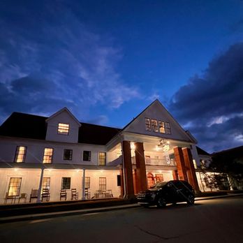 The NuWray Hotel - The NuWray at night - Hotels Near Me - Burnsville, North Carolina The NuWray Hotel - The NuWray at night - Hotels Near Me - Burnsville, North Carolina