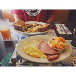 Meldgie's Diner - Two eggs, ham and a side of fruit.
