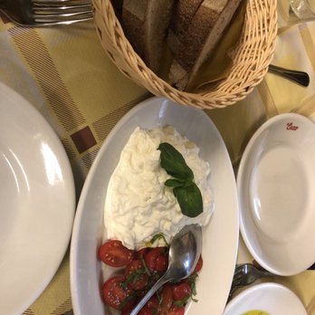 Da Enzo al 29 - Burrata, bread, olive oil - Roman Near Me - Rome, RM Da Enzo al 29 - Burrata, bread, olive oil - Roman Near Me - Rome, RM