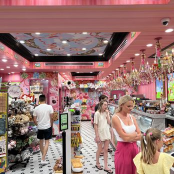 Sloan's - Beautiful store - Ice Cream & Frozen Yogurt Near Me - Lauderdale By the Sea, Florida Sloan's - Beautiful store - Ice Cream & Frozen Yogurt Near Me - Lauderdale By the Sea, Florida