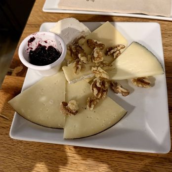 El Sur - Tabla de quesos - Tapas Bars Near Me - Madrid, M El Sur - Tabla de quesos - Tapas Bars Near Me - Madrid, M