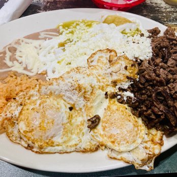 Chukis Deli Mexicano - Chilaquiles platter with steak ("chilakiles") - Mexican Near Me - Olive Branch, Mississippi