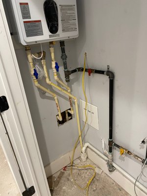 V Turcios Pluming Logo