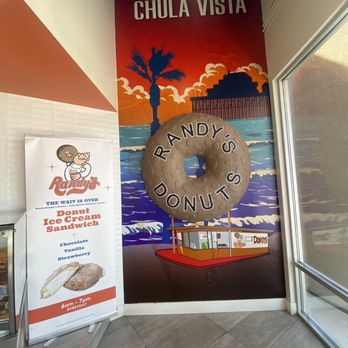 Randy's Donuts - The entrance - Donuts Near Me - Chula Vista, California Randy's Donuts - The entrance - Donuts Near Me - Chula Vista, California
