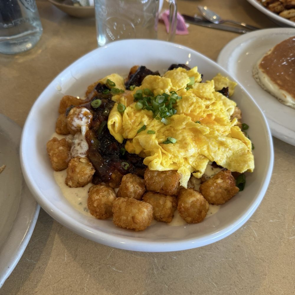Burnt Ends breakfast. Tots, cheese sauce, peppers, onions, burnt ends, cheesy eggs Burnt Ends breakfast. Tots, cheese sauce, peppers, onions, burnt ends, cheesy eggs
