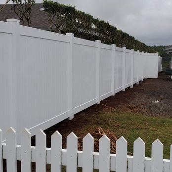 Palau Fencing - White Vinyl Siding & Picket Fence - Fences & Gates Near Me Palau Fencing - White Vinyl Siding & Picket Fence - Fences & Gates Near Me