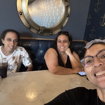 Pinthouse Pizza - Lunch w my gals!! - Brewpubs Near Me - Round Rock, Texas