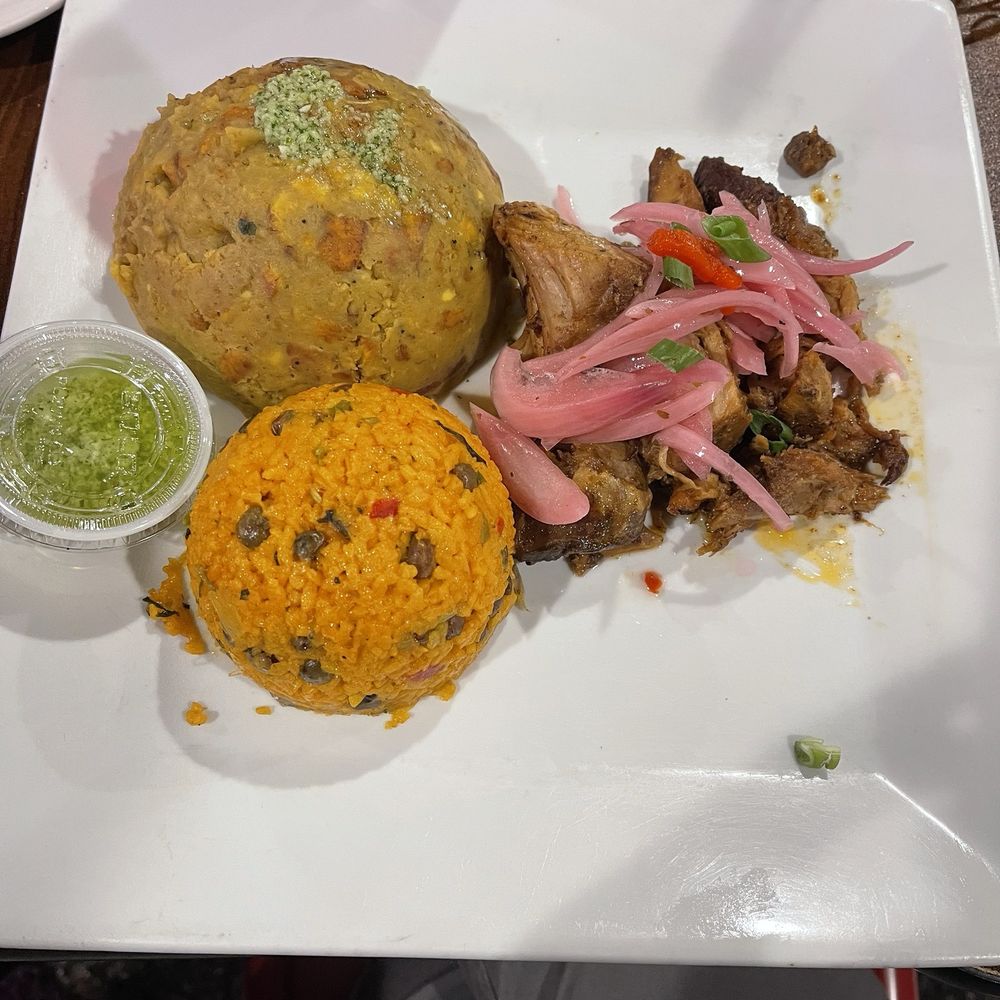 Grillers Puerto Rico - Mofongo con pernil y arroz con gandules. - Puerto Rican Near Me - Orlando, Florida Grillers Puerto Rico - Mofongo con pernil y arroz con gandules. - Puerto Rican Near Me - Orlando, Florida
