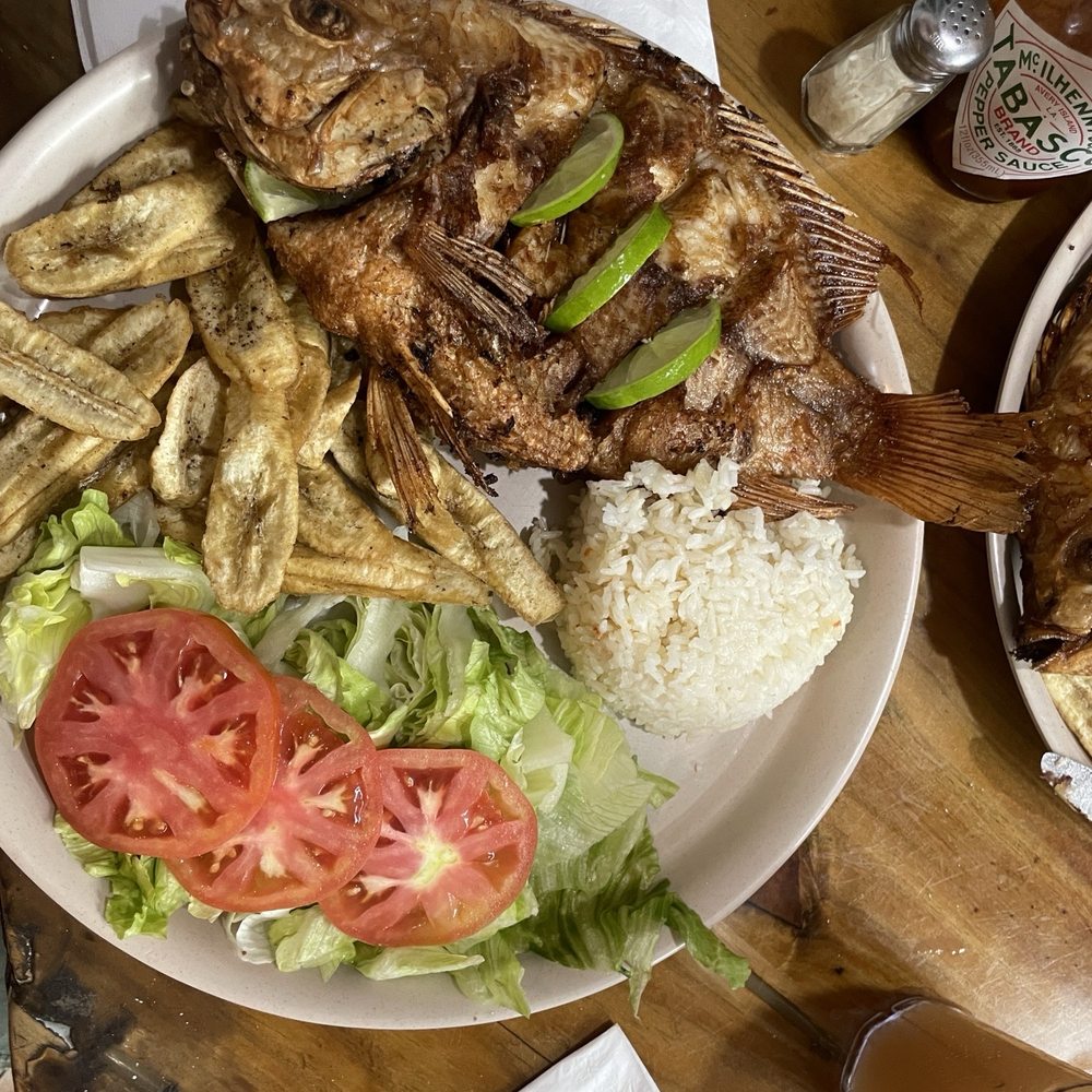 Yo Soy Centro Americano - Rice, Fried fish, salad and fried Plantains - Salvadoran Near Me - Miami, Florida Yo Soy Centro Americano - Rice, Fried fish, salad and fried Plantains - Salvadoran Near Me - Miami, Florida
