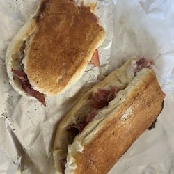 Island Deli Sandwich Shop - Corned beef & swiss to go