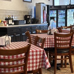Boardwalk Pizza - Dining room