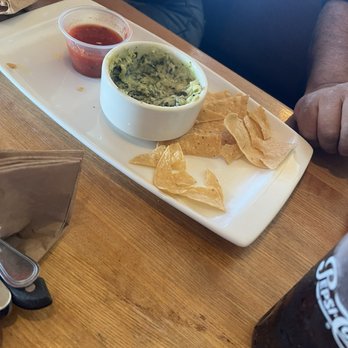Applebee's Grill + Bar - Artichoke dip and chips were great - American Near Me - Del Rio, Texas