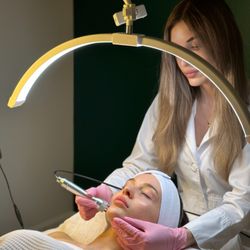 Evgenia Esthetician - RF- lifting