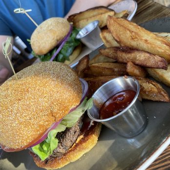 Bosscat Kitchen & Libations - Bosscat burger - New American Near Me - Irvine, California