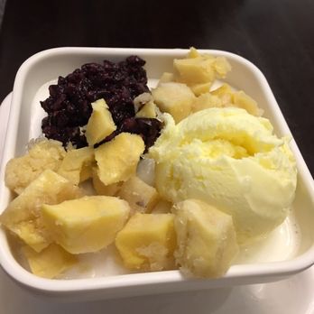 Mango Mango Dessert - Durian w/ glutinous black rice and ice cream - Desserts Near Me - Flushing, New York